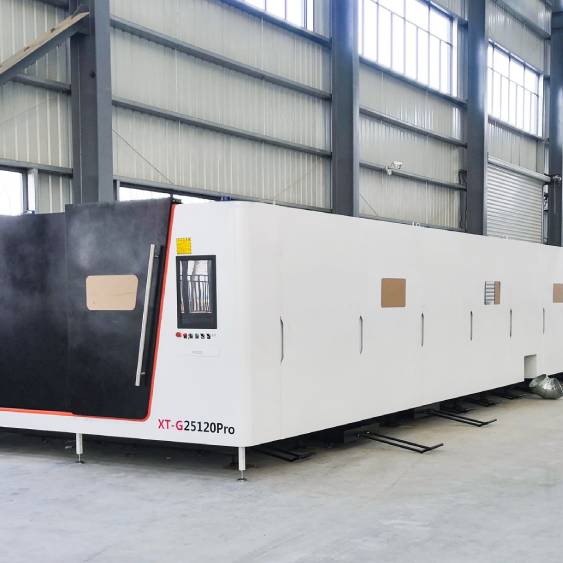 ¡Ultra alta potencia nacional fabricada por XTLASER! Máquina de corte por láser de ultra alta potencia de gran formato XTLASER entregada en Liangcheng.